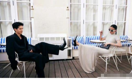 劉昊然原來穿的是高跟鞋 給人一種不同尋常的感覺