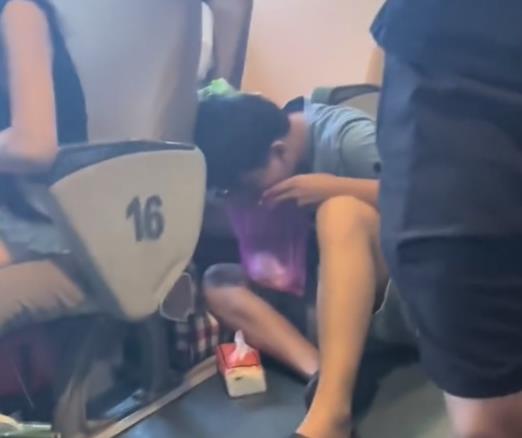 游客乘船遇西南浪 船艙暈倒一大片 背后真相簡直驚呆了眾人