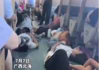 游客乘船遇西南浪 船艙暈倒一大片 背后真相簡直驚呆了眾人