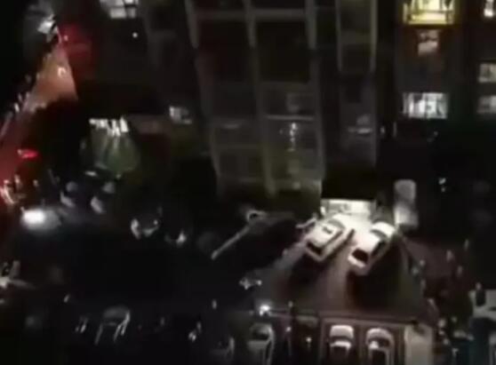 男孩在家燒書引起失火從18樓跳下 真相揭露真的令人大吃一驚