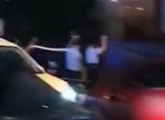 男子懷疑妻子出軌當街捅死2人 照片曝光實在是太嚇人了