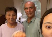 孫女帶爺爺奶奶旅游 出發(fā)前要先宣誓 結(jié)果真的令人淚目