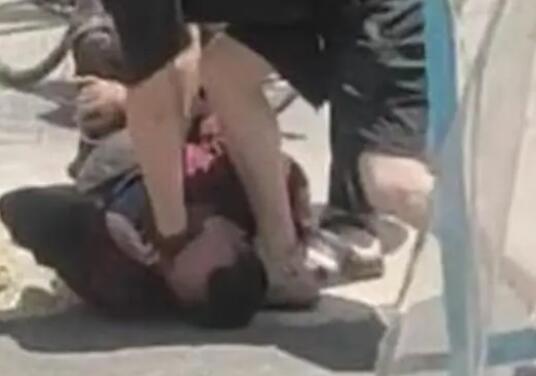 男子偷銅被抓遭員工跪壓鞭打 原因竟是這樣實(shí)在是太意外了 