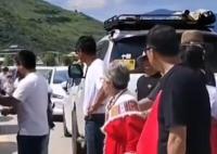 老太國(guó)道搭帳篷致堵車 路人理論被打 背后原因簡(jiǎn)直驚呆了眾人