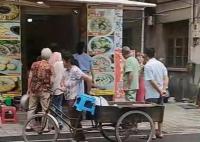 小吃店遭當(dāng)?shù)赝型抖局?0人中毒 真相曝光簡直太驚人了