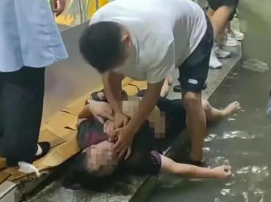 南昌暴雨一女子疑觸電身亡 官方介入 真相曝光簡(jiǎn)直太驚人了