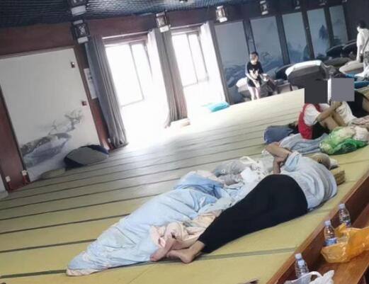 保定一洗浴中心接納200人免費(fèi)住 到底是什么情況?