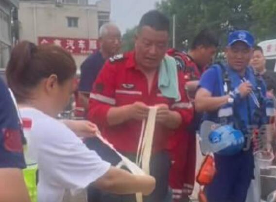 河南大哥涿州街頭4小時做13鍋燴面 真相曝光簡直太驚人了