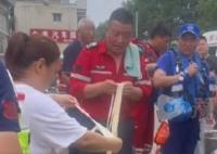 河南大哥涿州街頭4小時(shí)做13鍋燴面 真相曝光簡直太驚人了