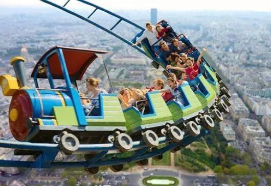 游客玩火箭蹦極設(shè)備一側(cè)繩索脫落 到底是什么情況?