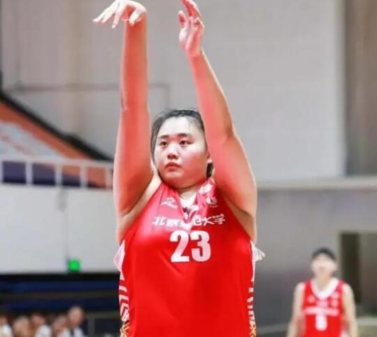 劉禹彤女籃奧尼爾實(shí)在是可愛(ài)