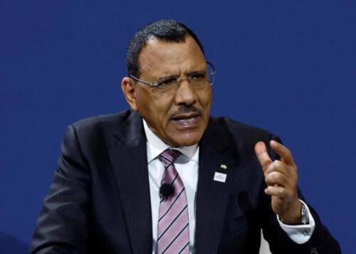 尼日爾總統(tǒng)被軟禁2周 食物將耗盡 到底是什么情況?