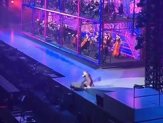 張學(xué)友演唱會(huì)上突然頭暈跌倒 到底是什么情況?