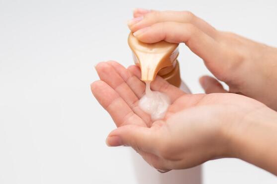 女生稱海飛絲洗發(fā)水?dāng)D出大量蟲卵 真相曝光簡直太驚人了