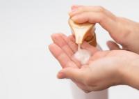 女生稱海飛絲洗發(fā)水擠出大量蟲卵 真相曝光簡直太驚人了