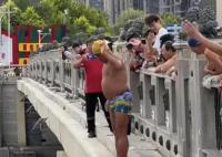 官方稱天津大爺跳水水域禁止游泳 真相曝光簡直太驚人了