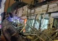 長(zhǎng)春一門市牌匾整體掉落 疑砸傷路人 照片太嚇人了