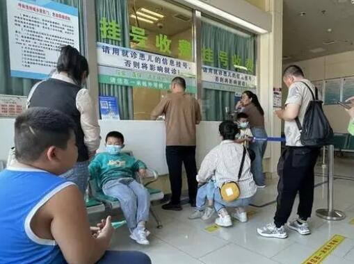 呼和浩特現(xiàn)雷暴哮喘 記者實(shí)探醫(yī)院 雷暴哮喘發(fā)生在花粉季