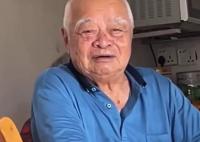 爺爺咳嗽不小心把假牙咳出迅速撤回