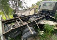 貨車爆胎側(cè)翻司機(jī)因貓丟了大哭 車箱損壞嚴(yán)重司機(jī)并無大礙