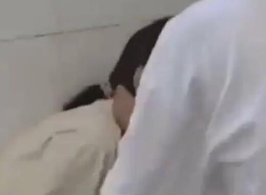 女生遭多人毆打逼下跪 家屬發(fā)聲 顱腦損傷和軟組織損傷