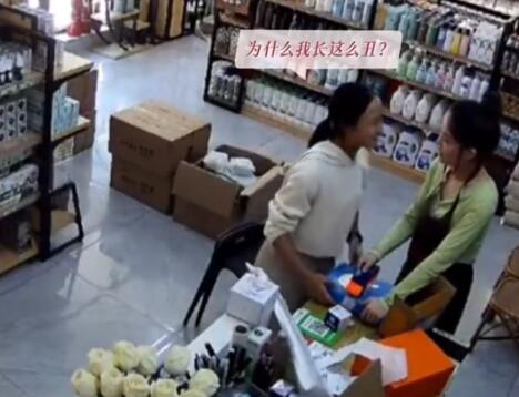 女孩因外貌質(zhì)疑自己媽媽擁吻回應(yīng) 太貼心了