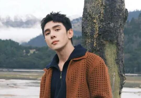 李佳琦幕后老板財(cái)富高達(dá)170億 媒體估算李佳琦一年收入18個(gè)億