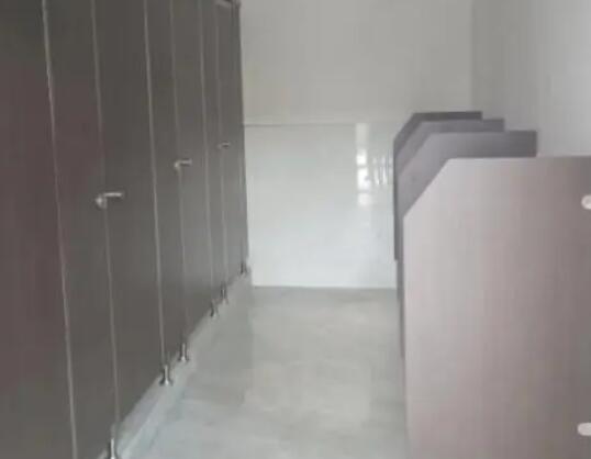 120萬買的商鋪出租后被改成公廁 房主劉先生直呼“晦氣”