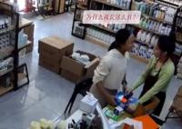 女孩因外貌質(zhì)疑自己媽媽擁吻回應(yīng) 女孩質(zhì)疑自己非親生