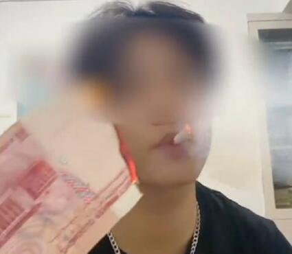 男子為炫富燒100元點(diǎn)煙被罰1萬 該男子經(jīng)常發(fā)布高檔車和奢侈品