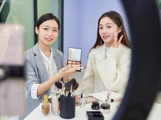 花西子曾揚言要打破價格天花板 眉筆之前是69元現(xiàn)在漲了10元