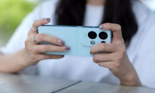 這屆年輕人為何對換“殼”上癮 手機還沒預約殼已備好