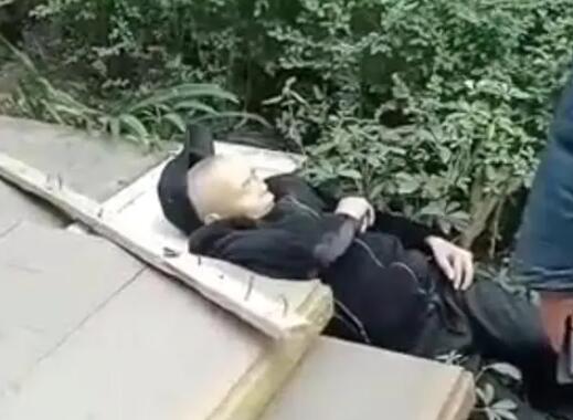 男孩扔木塊砸死老人被判賠58萬 事件經(jīng)過是什么?