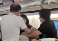 高鐵拒換座被打女子:對方先動手 用力推搡小桌板3到4次