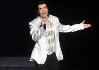 費翔是中國人還是美國人?