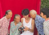 “我?guī)腿宓睦先伺暮昧诉z照” 到底是什么情況?