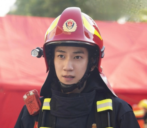 他從火光中走來(lái)樓明冶人物角色介紹