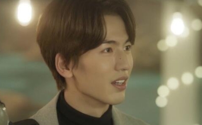 他從火光中走來林啟喜歡南初嗎?