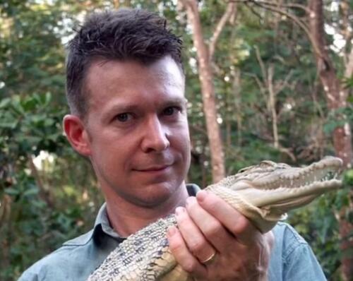 英國(guó)鱷魚專家性侵?jǐn)?shù)十只小狗 當(dāng)庭承認(rèn)60項(xiàng)虐待動(dòng)物及兒童指控