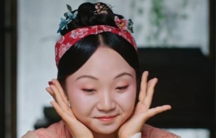 蘭閨喜事春佩蘭是誰的女兒?