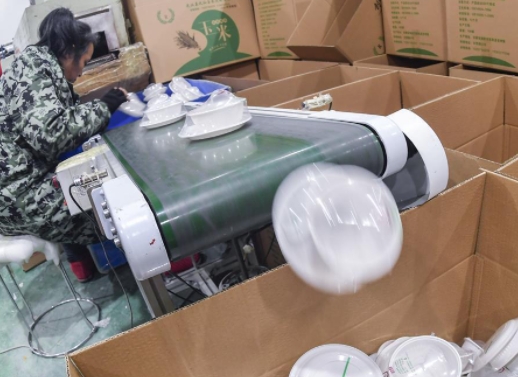 大學生將付費餐具帶走引熱議 餐廳收取這些費用究竟合理嗎?