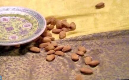 安陵容吃杏仁為什么死了?