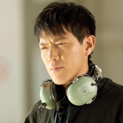 他從火光中走來余奇磊扮演者是誰?