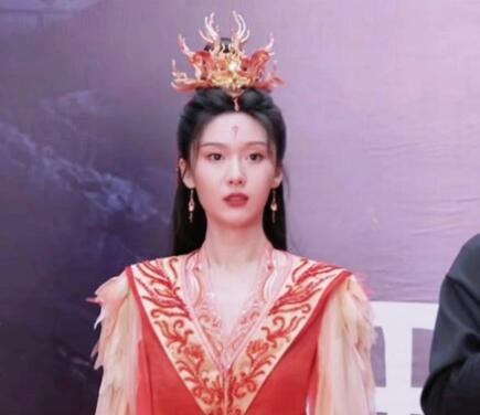 《千朵桃花一世開》開機造型惹爭議 網(wǎng)友吐槽被“丑哭”