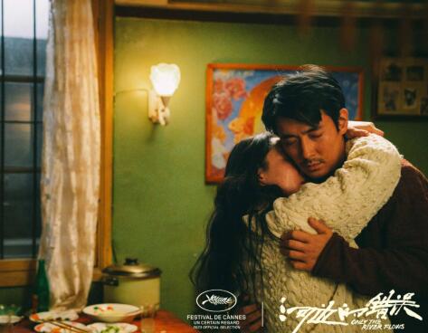 河邊的錯誤改編自余華的哪部小說 主要講什么?