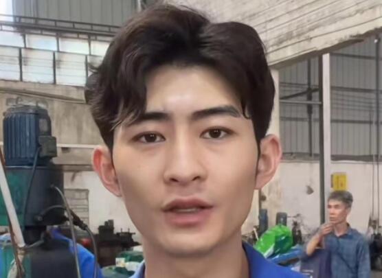 佛山電翰:任何工作都值得尊重 招牌甩手動(dòng)作引起全網(wǎng)爭(zhēng)相模仿