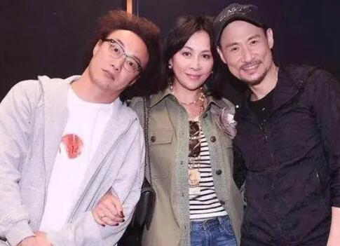 陳奕迅澳門演唱會(huì)被要求說國(guó)語(yǔ) 現(xiàn)場(chǎng)畫面曝光實(shí)在是讓人意外