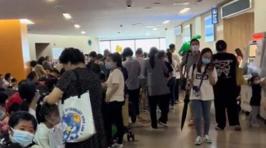 為什么今年支原體傳染嚴重 各大兒童醫(yī)院被擠爆