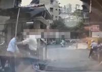 女子和小女孩遭男子掌摑腳踹 系該男子家暴妻子和女兒