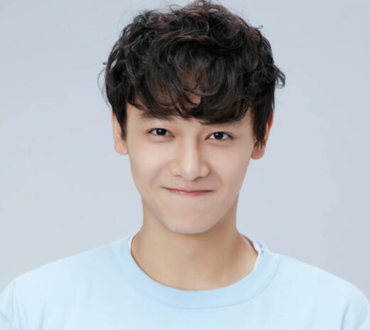 邱士綸個人資料年齡多大了?